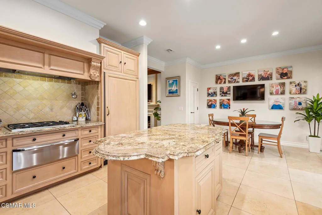 Westlake Village, California 91361, United States, 3 Bedrooms Bedrooms, ,4 BathroomsBathrooms,Residential,Active,231044