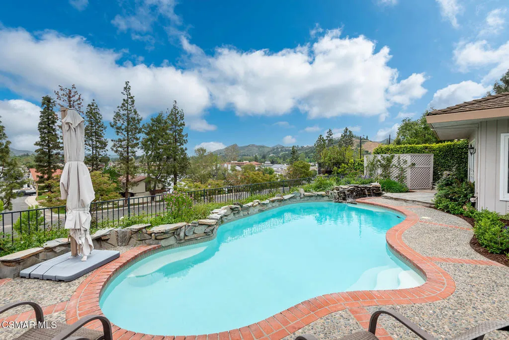 Westlake Village, California 91361, United States, 3 Bedrooms Bedrooms, ,4 BathroomsBathrooms,Residential,Active,231044