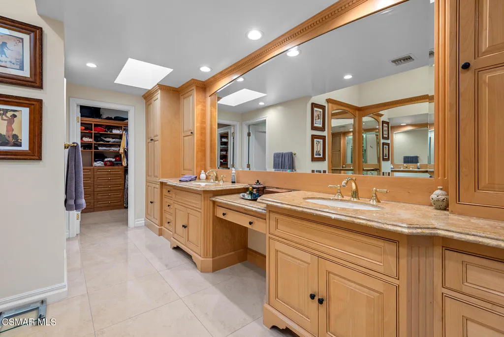 Westlake Village, California 91361, United States, 3 Bedrooms Bedrooms, ,4 BathroomsBathrooms,Residential,Active,231044