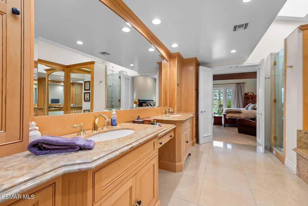 Westlake Village, California 91361, United States, 3 Bedrooms Bedrooms, ,4 BathroomsBathrooms,Residential,Active,231044