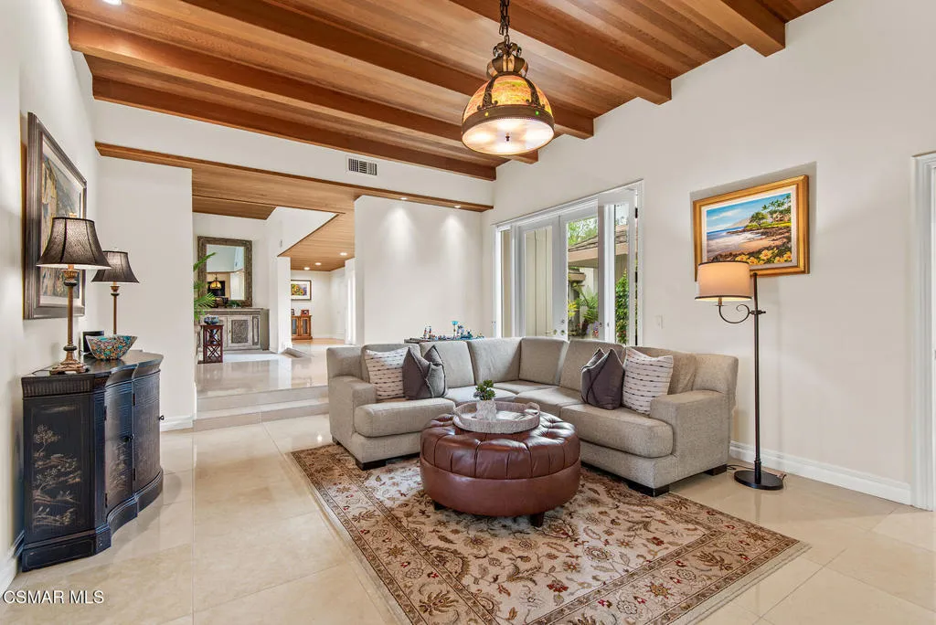 Westlake Village, California 91361, United States, 3 Bedrooms Bedrooms, ,4 BathroomsBathrooms,Residential,Active,231044