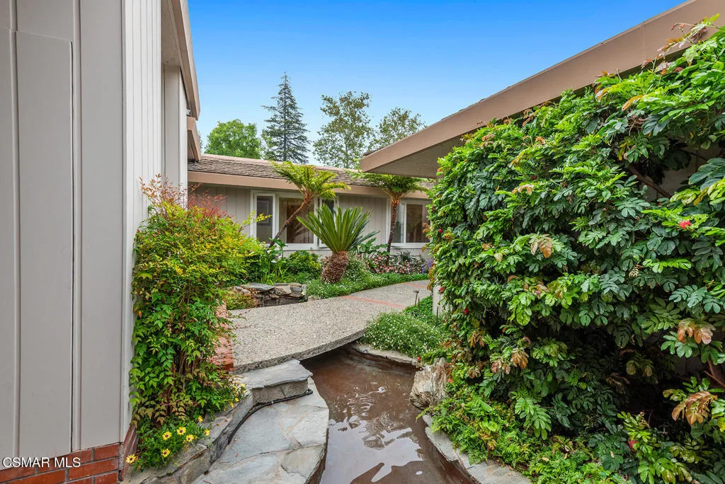 Westlake Village, California 91361, United States, 3 Bedrooms Bedrooms, ,4 BathroomsBathrooms,Residential,Active,231044