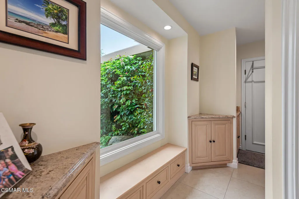 Westlake Village, California 91361, United States, 3 Bedrooms Bedrooms, ,4 BathroomsBathrooms,Residential,Active,231044