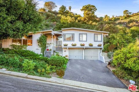 Photo of 2436 Arbutus Drive, Los Angeles, CA 90049 (MLS # 25578047)