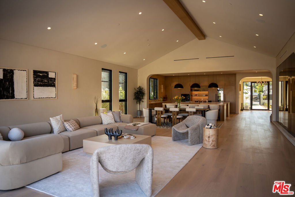 22821 Collins Street