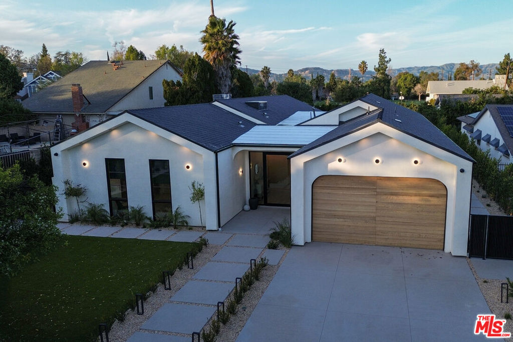 22821 Collins Street