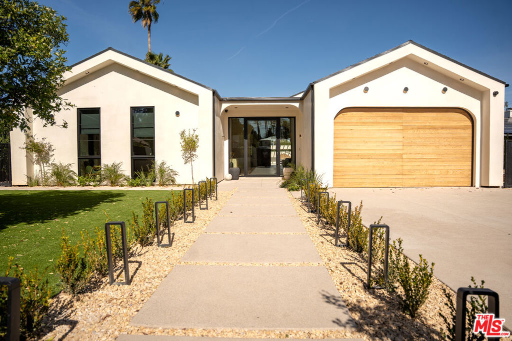 22821 Collins Street