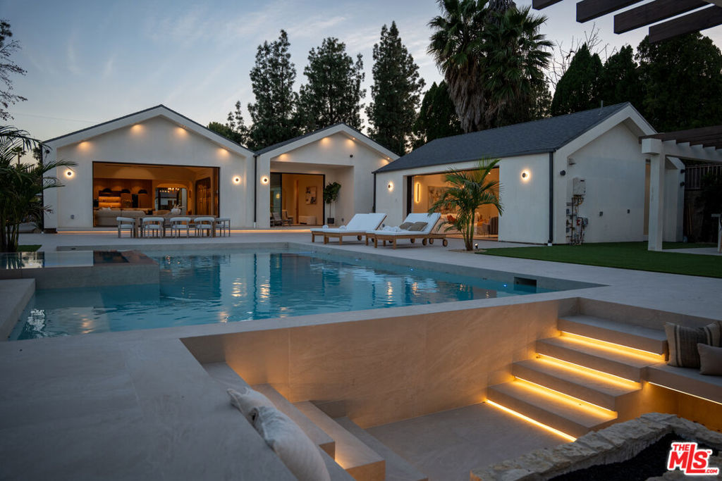 22821 Collins Street