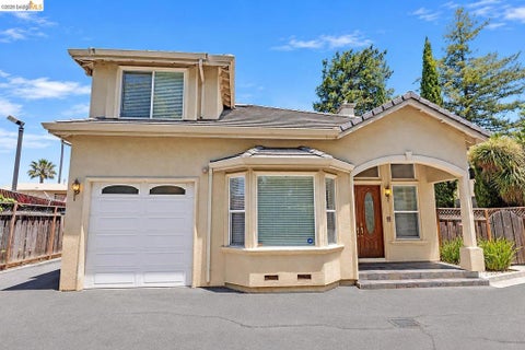 Photo of 35 Amherst Ct Ct, Menlo Park, CA 94025 (MLS # 41152293)