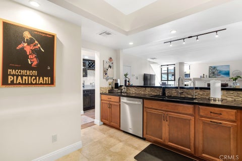 Photo of 5230 Bellingham AVE #7, Valley Village, CA 91607 (MLS # SR26178694)
