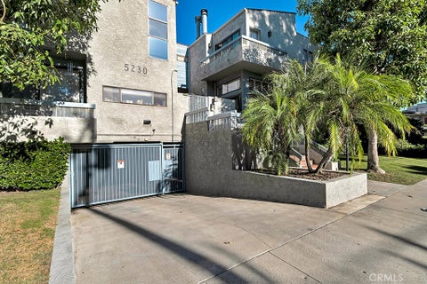 Photo of 5230 Bellingham AVE #7, Valley Village, CA 91607 (MLS # SR26178694)