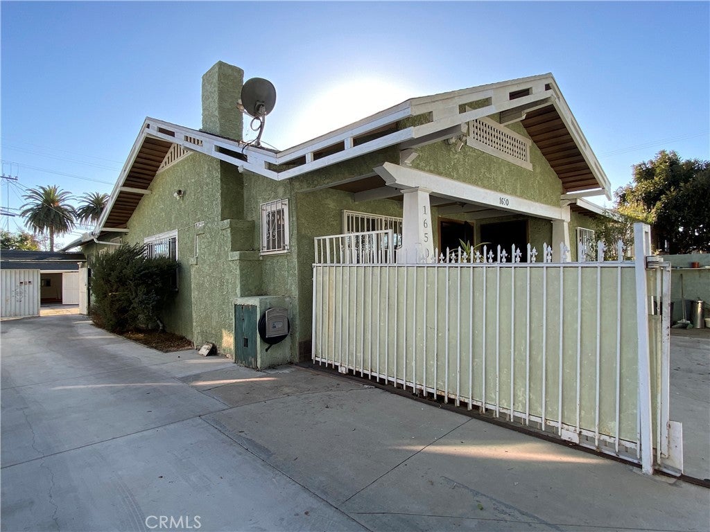 1650 W 39th Place