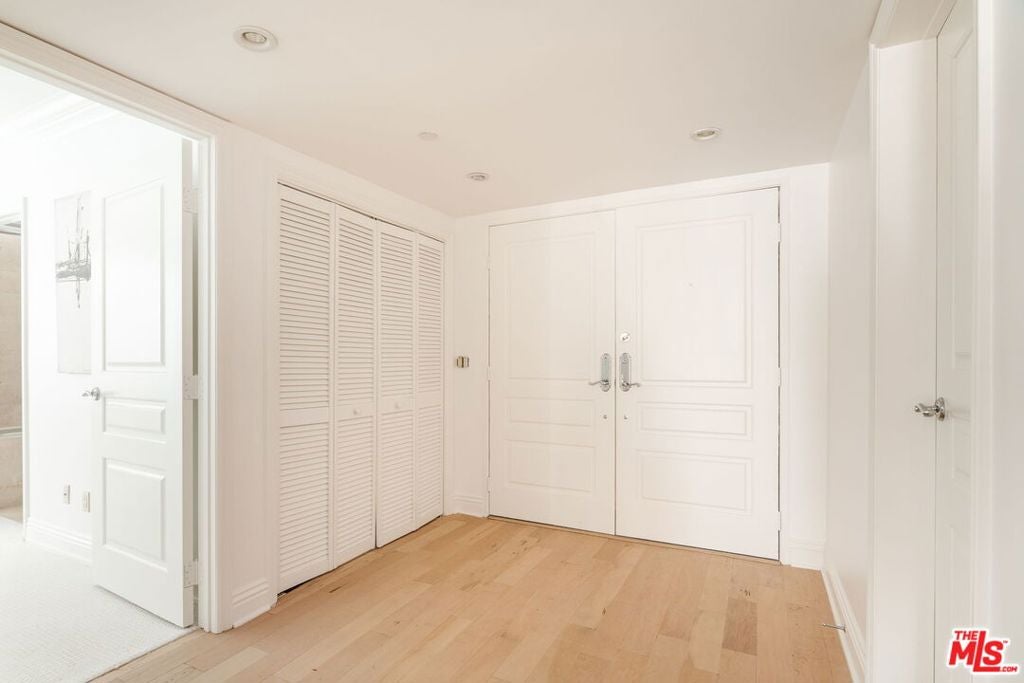 Photo of 11749 Goshen Avenue #201, Los Angeles, CA 90049 (MLS # 26875567)