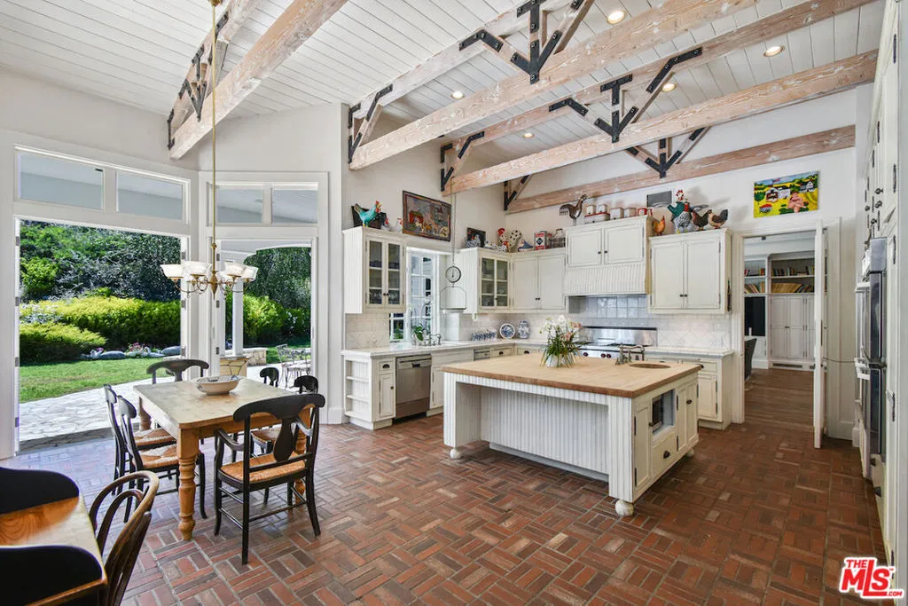 Encino, California 91436, United States, 5 Bedrooms Bedrooms, ,4 BathroomsBathrooms,Residential,Active,152460