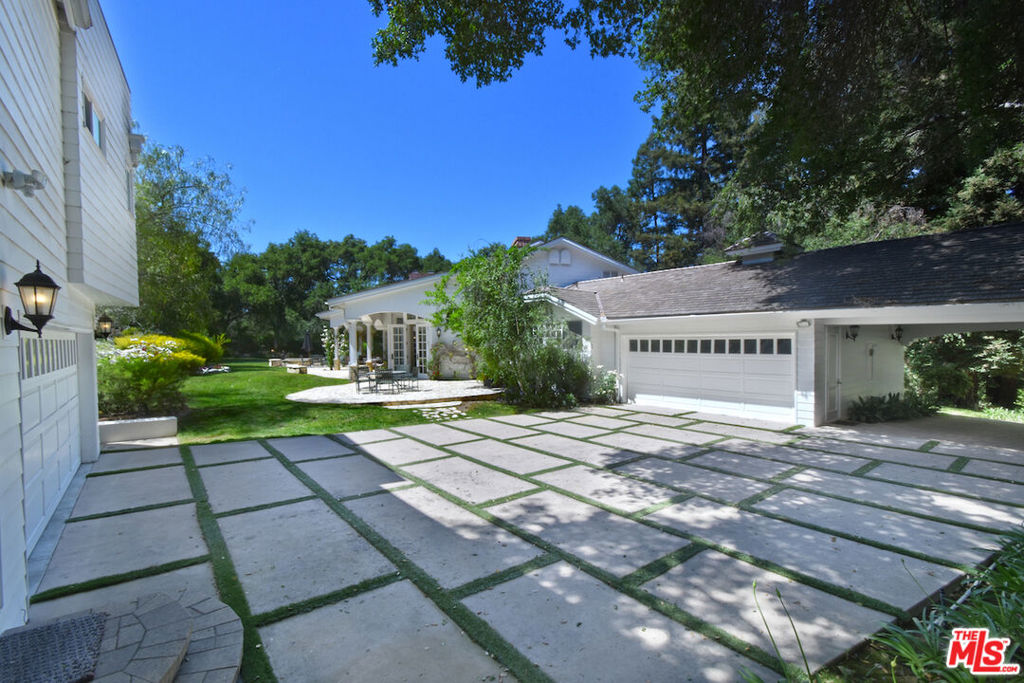 3935 Valley Meadow Road