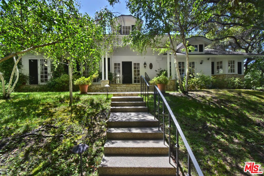 Photo of 3935 Valley Meadow Road, Encino, CA 91436 (MLS # 25545291)
