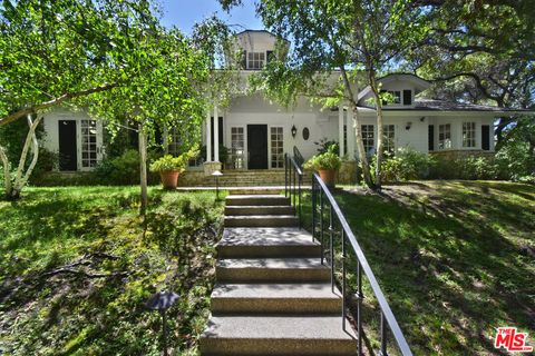 Photo of 3935 Valley Meadow Road, Encino, CA 91436 (MLS # 25545291)