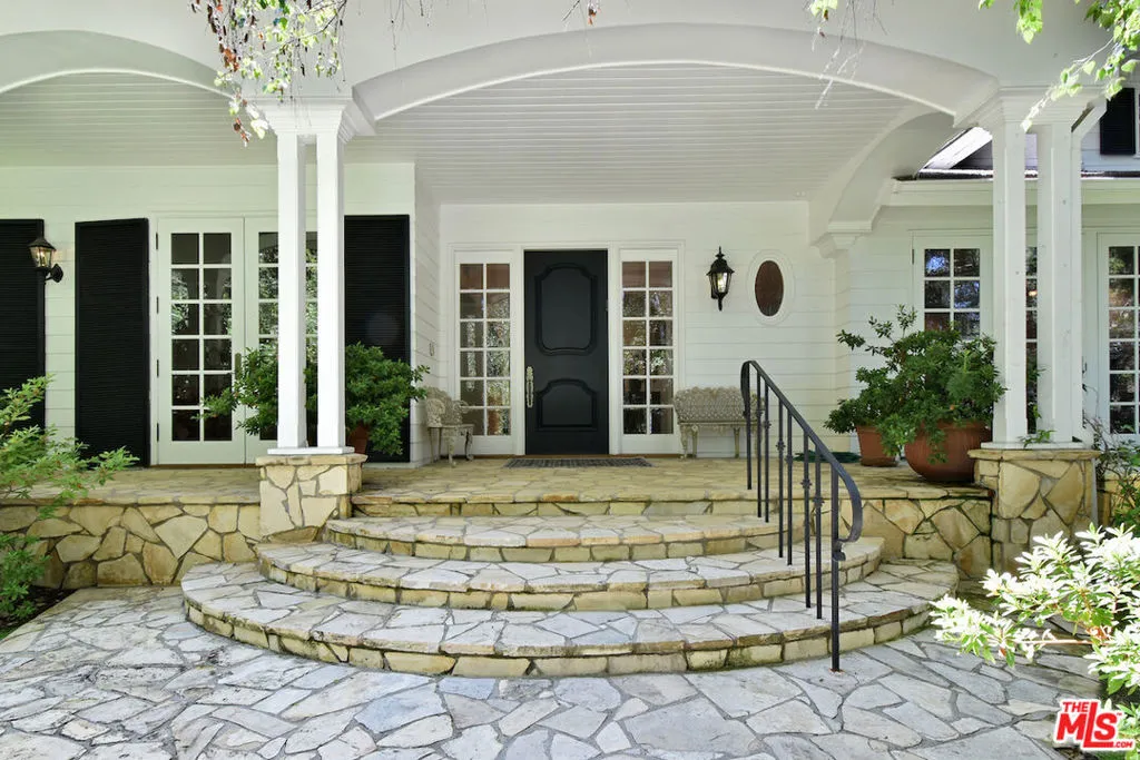 Encino, California 91436, United States, 5 Bedrooms Bedrooms, ,4 BathroomsBathrooms,Residential,Active,152460