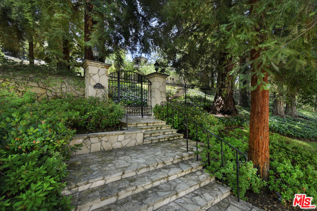 3935 Valley Meadow Road