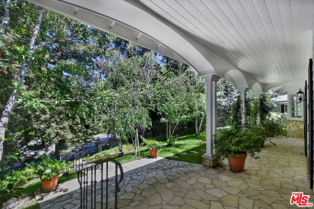 Encino, California 91436, United States, 5 Bedrooms Bedrooms, ,4 BathroomsBathrooms,Residential,Active,152460