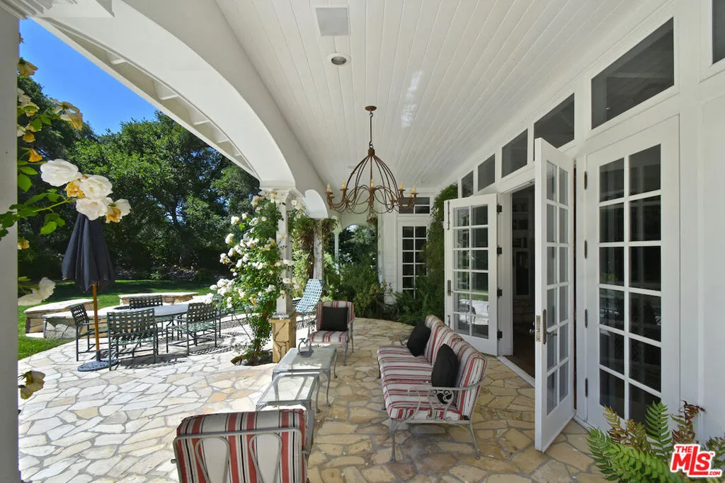 Encino, California 91436, United States, 5 Bedrooms Bedrooms, ,4 BathroomsBathrooms,Residential,Active,152460