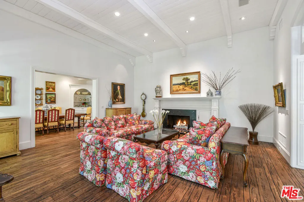 Encino, California 91436, United States, 5 Bedrooms Bedrooms, ,4 BathroomsBathrooms,Residential,Active,152460