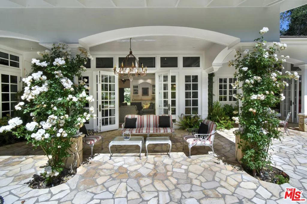 Encino, California 91436, United States, 5 Bedrooms Bedrooms, ,4 BathroomsBathrooms,Residential,Active,152460