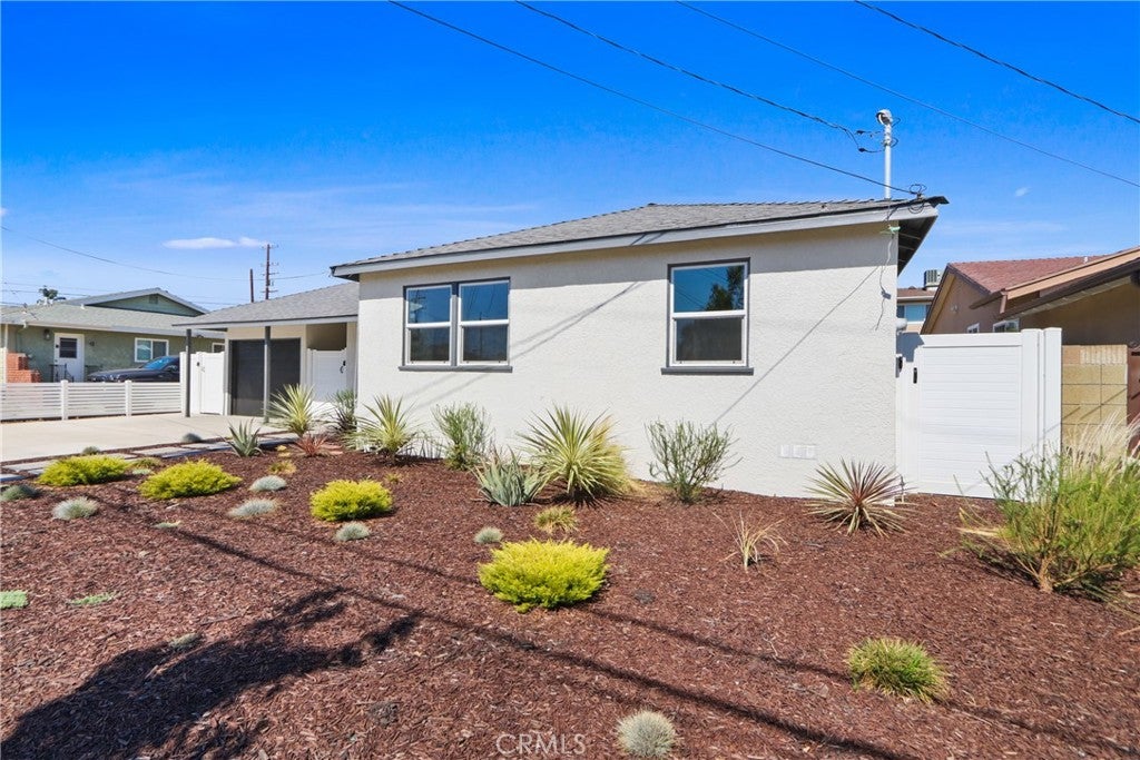 2367 W 230th