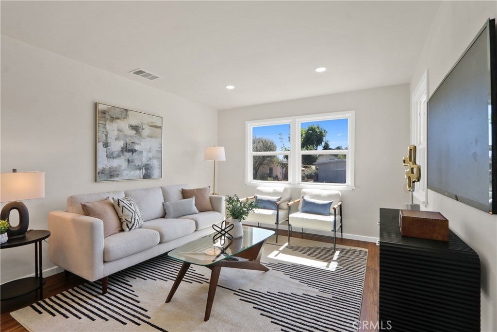2367 W 230th
