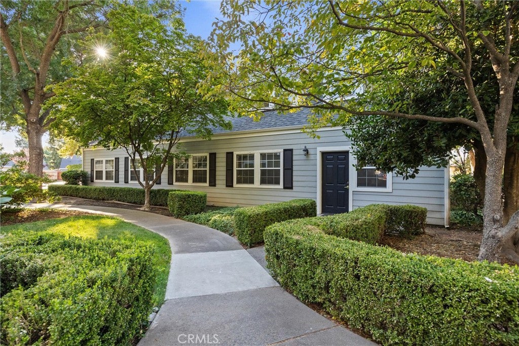 24 Hanover Lane