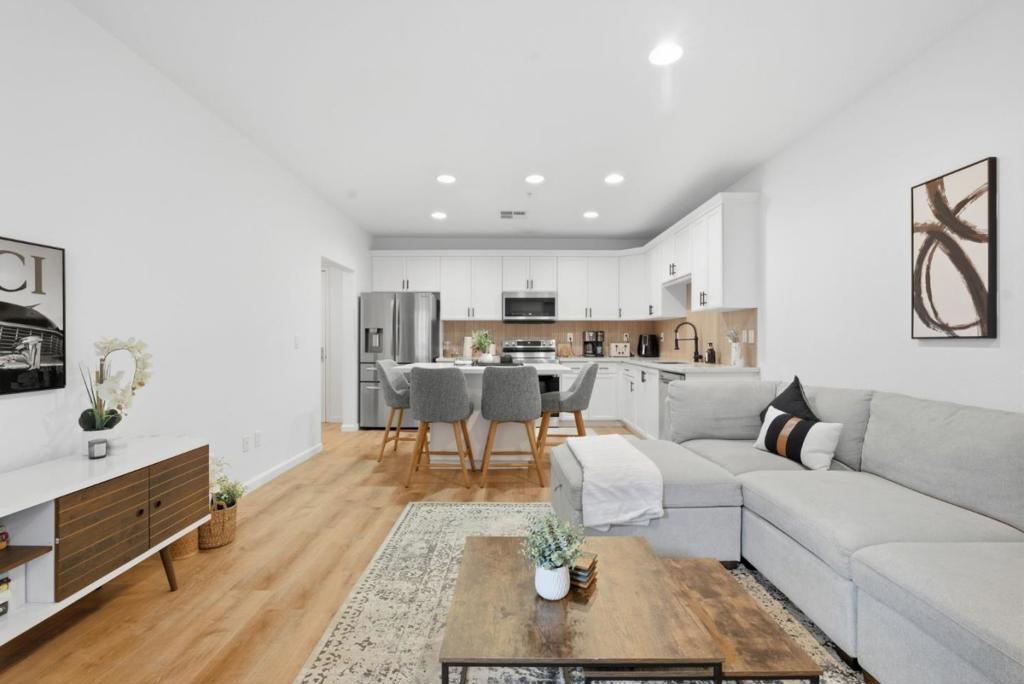 88 N Jackson Avenue 211