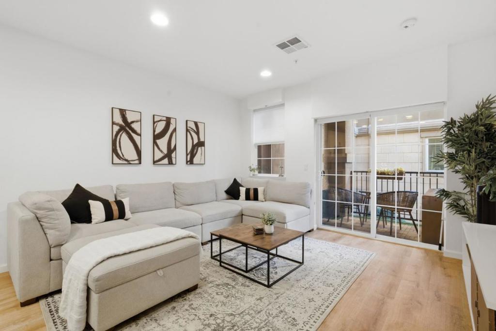 88 N Jackson Avenue 211