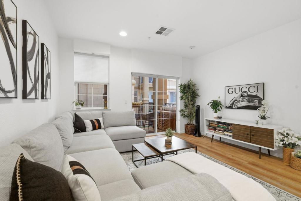 88 N Jackson Avenue 211