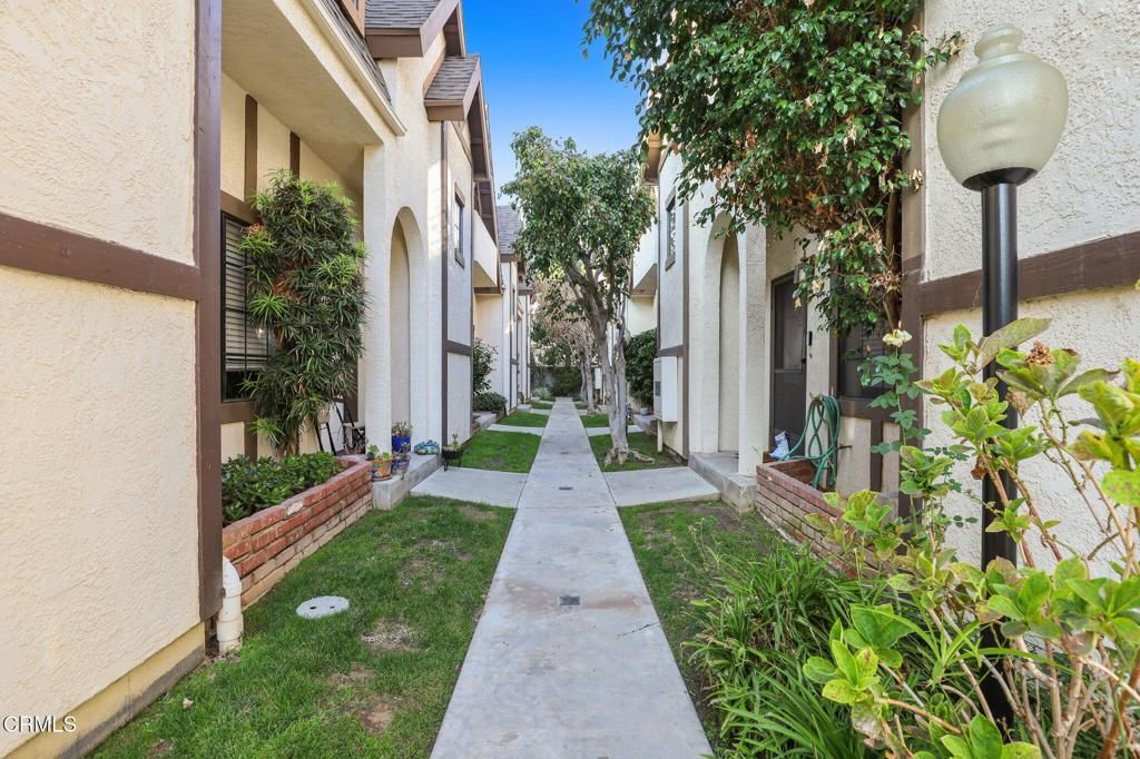 Photo of 511 S El Molino Avenue #6, Pasadena, CA 91101 (MLS # P1-24848)