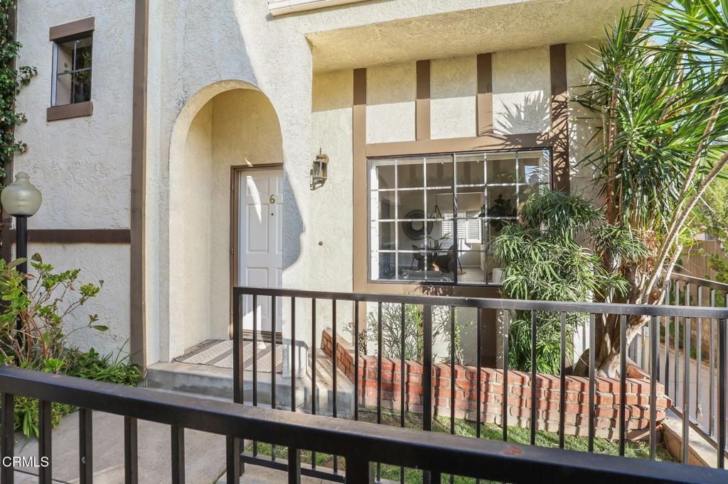 Photo of 511 S El Molino Avenue #6, Pasadena, CA 91101 (MLS # P1-24848)