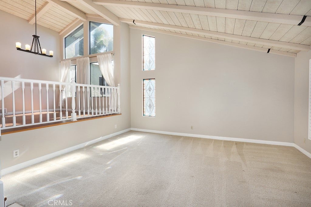 5690 Avenida Barcelona