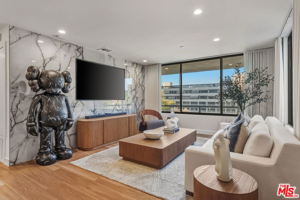 Photo of 121 S Hope Street #334, Los Angeles, CA 90012 (MLS # 26640409)