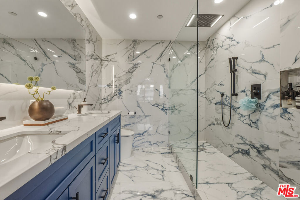 121 S Hope Street 334