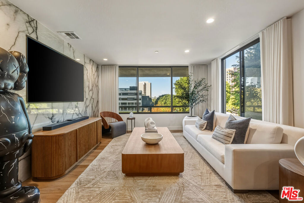 121 S Hope Street 334