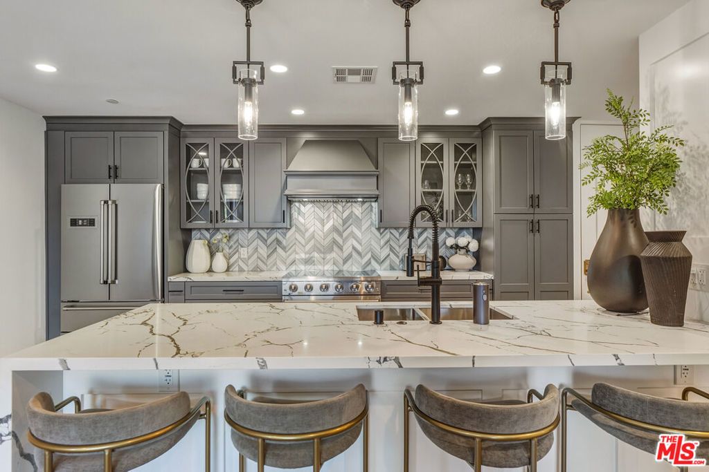 Photo of 121 S Hope Street #334, Los Angeles, CA 90012 (MLS # 26640409)