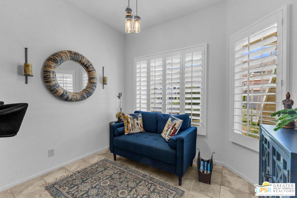 230 W Vista Royale Circle