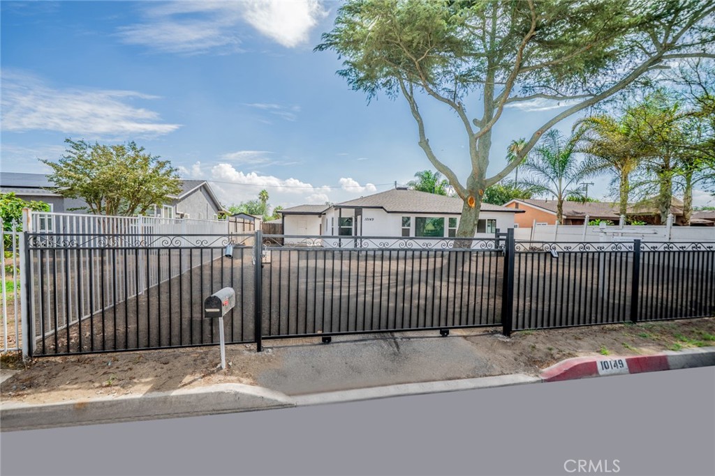 10149 OLEANDER Avenue