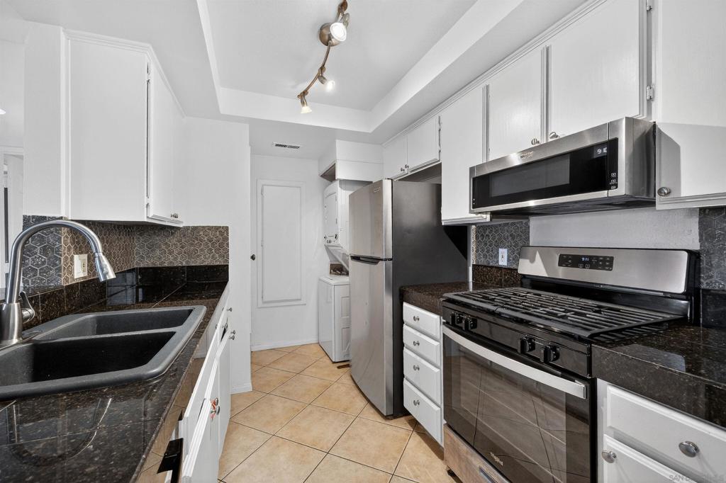 2063 Lakeridge Circle 101