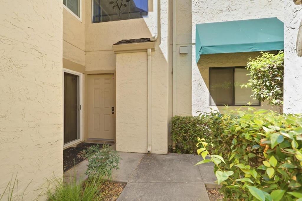 5587 Makati Circle