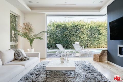 Photo of 1723 S Durango Avenue, Los Angeles, CA 90035 (MLS # 26710129)