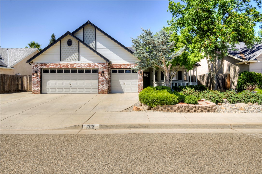 1812 E Oakmont