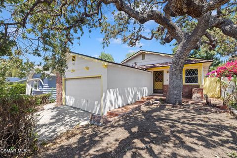 Photo of 727 Brossard Drive, Thousand Oaks, CA 91360 (MLS # 226003449)