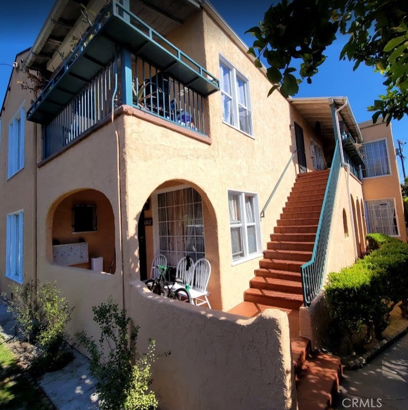 1310 E Hellman