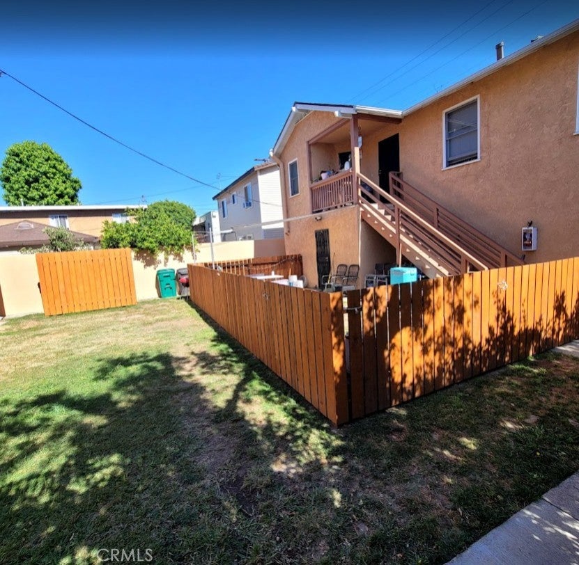 1310 E Hellman