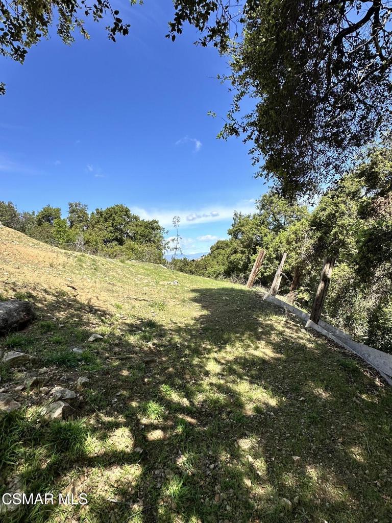 Priced to sell. Discover the perfect canvas for your dream home. Artsy and serene community, mature oak trees and a seasonal creek. Enjoy the peace of nature without sacrificing convenience. Close to all services and freeway access.